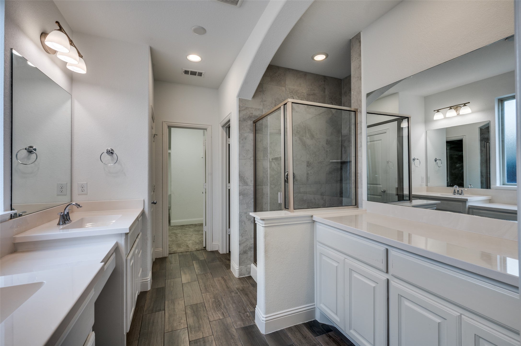 Arlington, Texas, 76005, United States, 3 Bedrooms Bedrooms, ,3 BathroomsBathrooms,Residential,For Sale,1977592