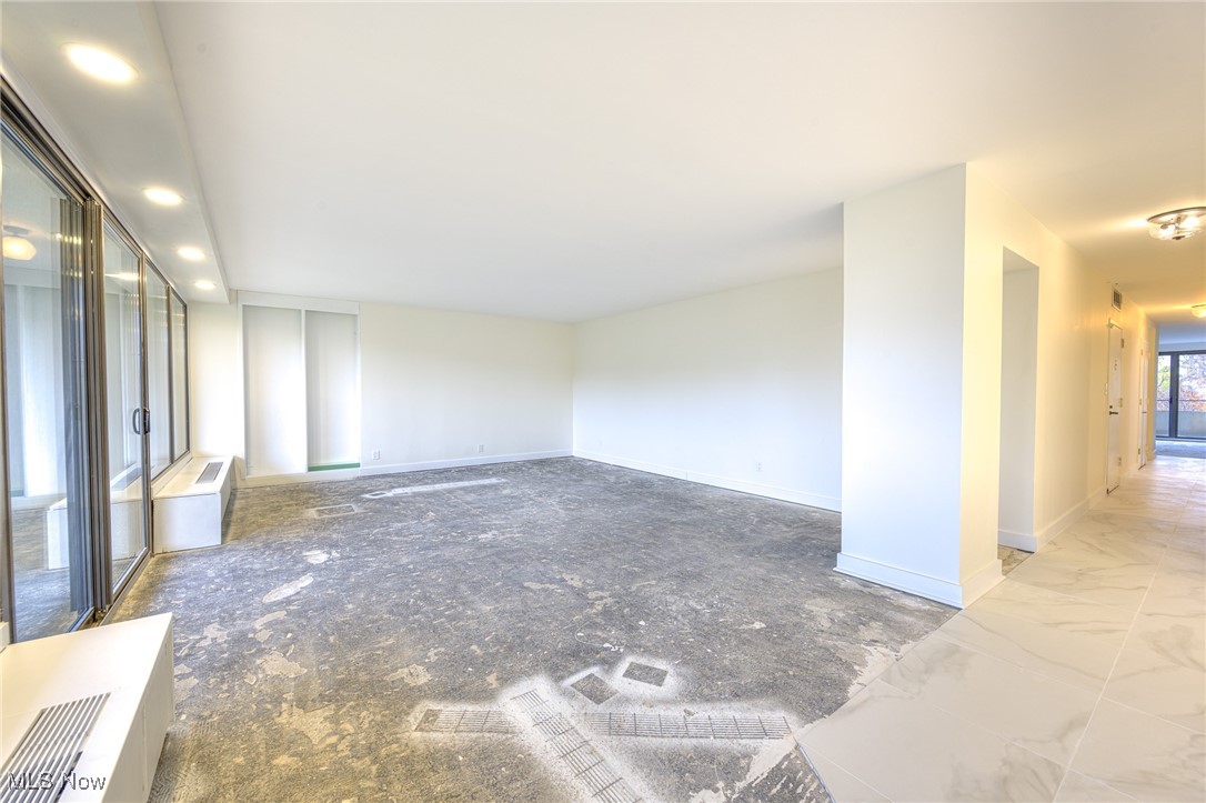 Bratenahl, Ohio, 44108, United States, 2 Bedrooms Bedrooms, ,3 BathroomsBathrooms,Residential,For Sale,1987332