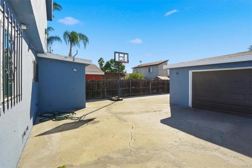 Los Angeles, California, 90003, United States, 5 Bedrooms Bedrooms, ,Residential,For Sale,2007748