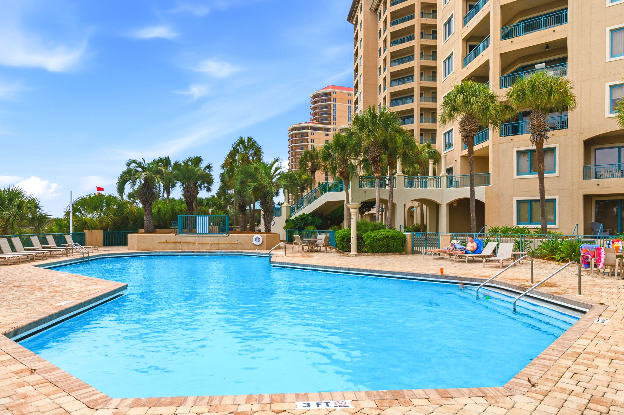  Gulf-Front Condominium with Panoramic Views and Renovation Potential - 物件實景