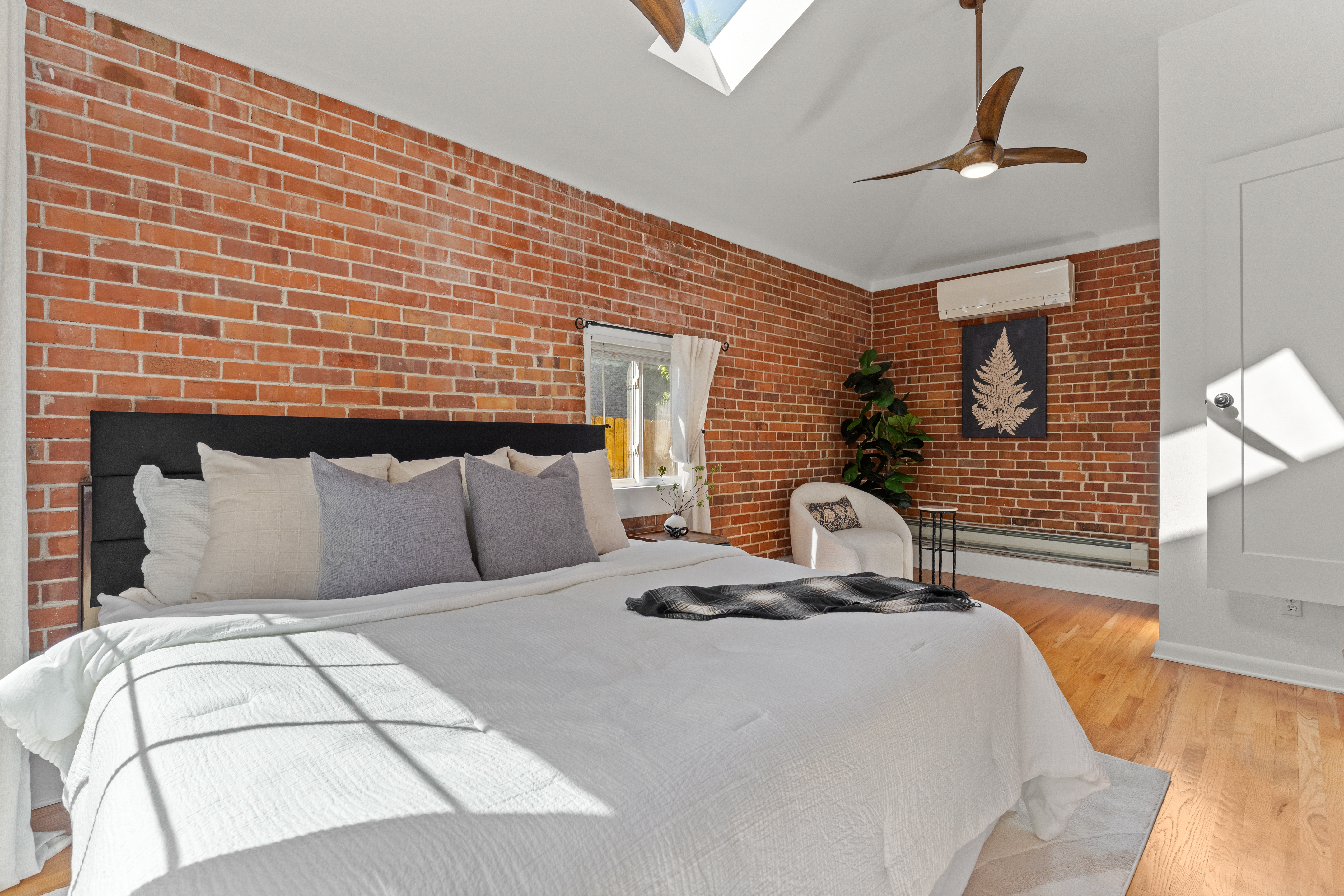  Classic Belcaro Charm Meets Modern, Updated 4-Bedroom, 2-Bath Brick Ranch - 物件實景
