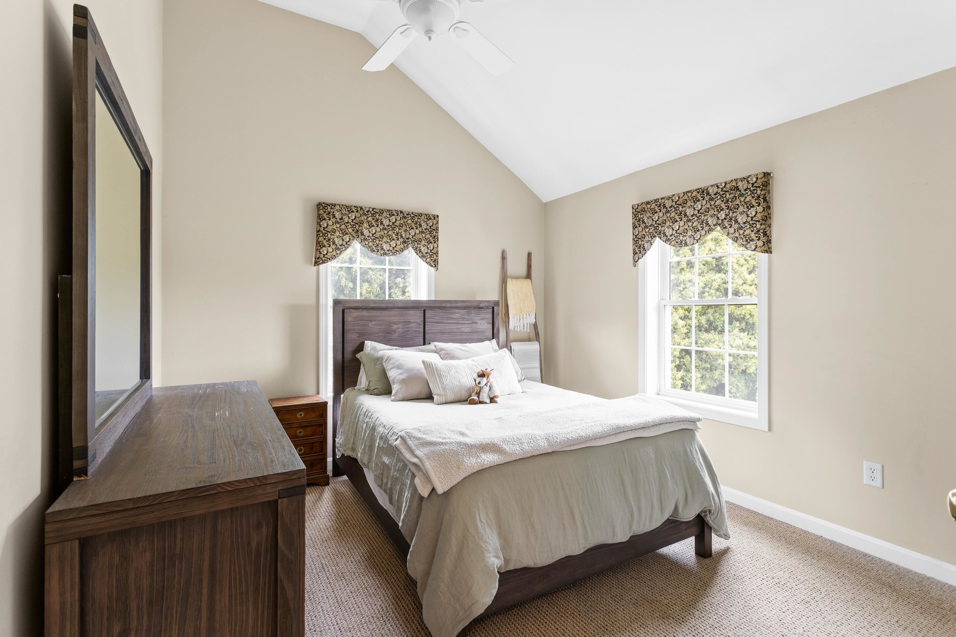 Pelham, New Hampshire, 03076, United States, 4 Bedrooms Bedrooms, ,3 BathroomsBathrooms,Residential,For Sale,1937373