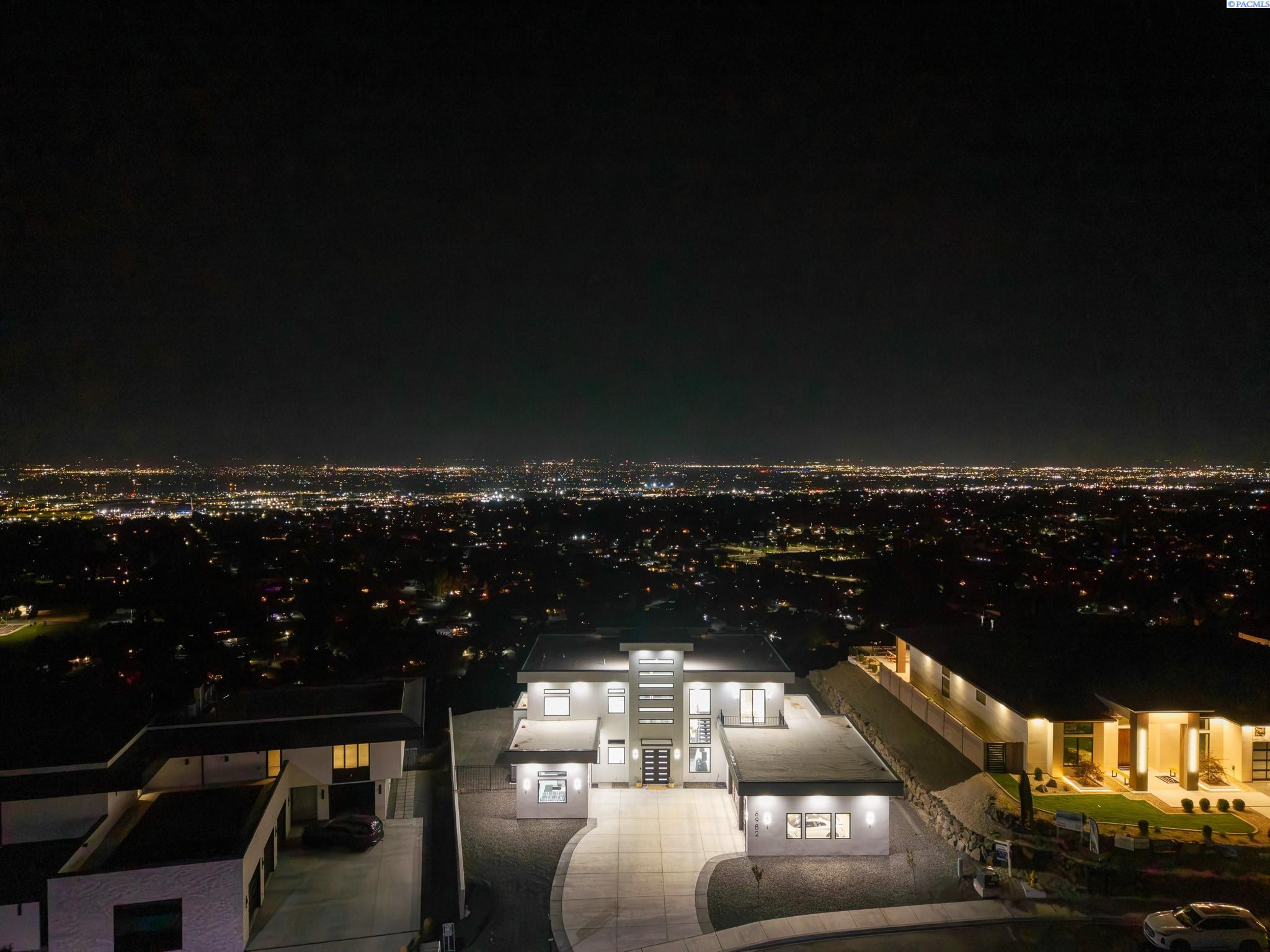 Kennewick, Washington, 99338, United States, 4 Bedrooms Bedrooms, ,6 BathroomsBathrooms,Residential,For Sale,1981644