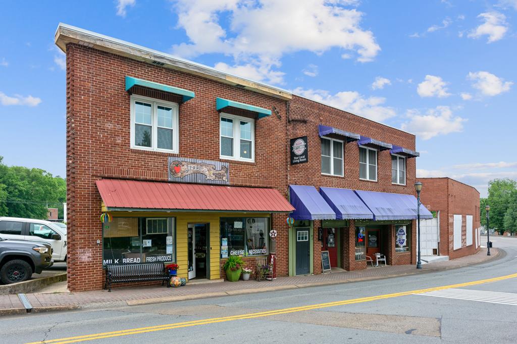 Ellijay, Georgia, 30540, United States, 3 Bedrooms Bedrooms, ,3 BathroomsBathrooms,Residential,For Sale,2034998