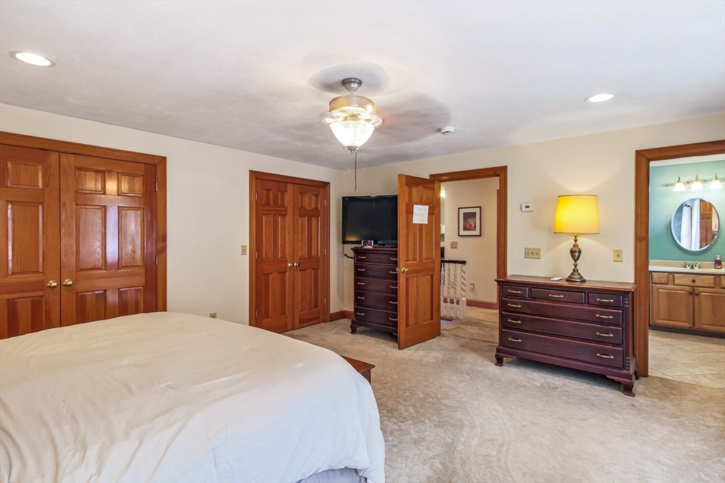 Sutton, Massachusetts, 01590, United States, 3 Bedrooms Bedrooms, ,3 BathroomsBathrooms,Residential,For Sale,1982878