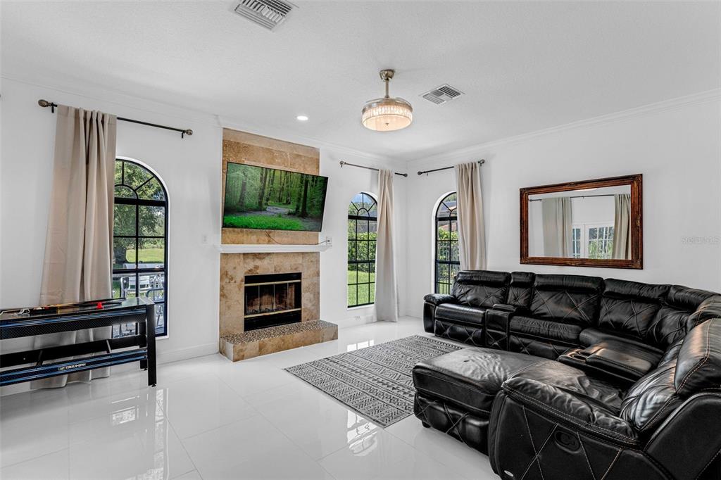 Orlando, Florida, 32829, United States, 4 Bedrooms Bedrooms, ,3 BathroomsBathrooms,Residential,For Sale,1926455