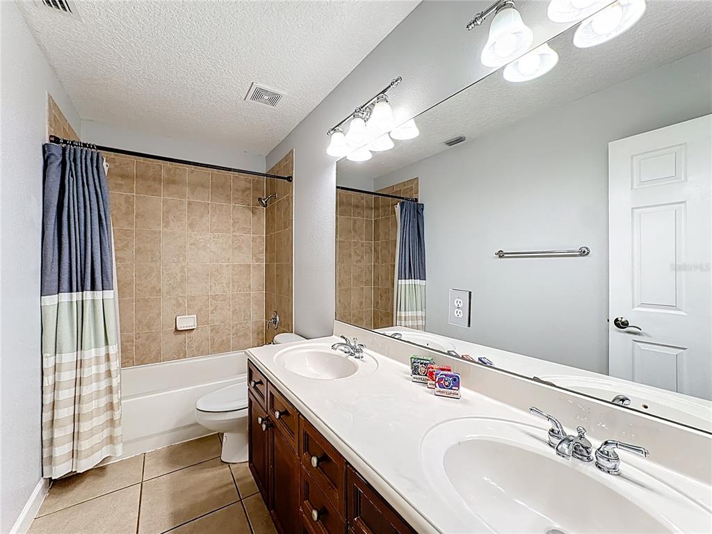 Oviedo, Florida, 32765, United States, 5 Bedrooms Bedrooms, ,3 BathroomsBathrooms,Residential,For Sale,1903894
