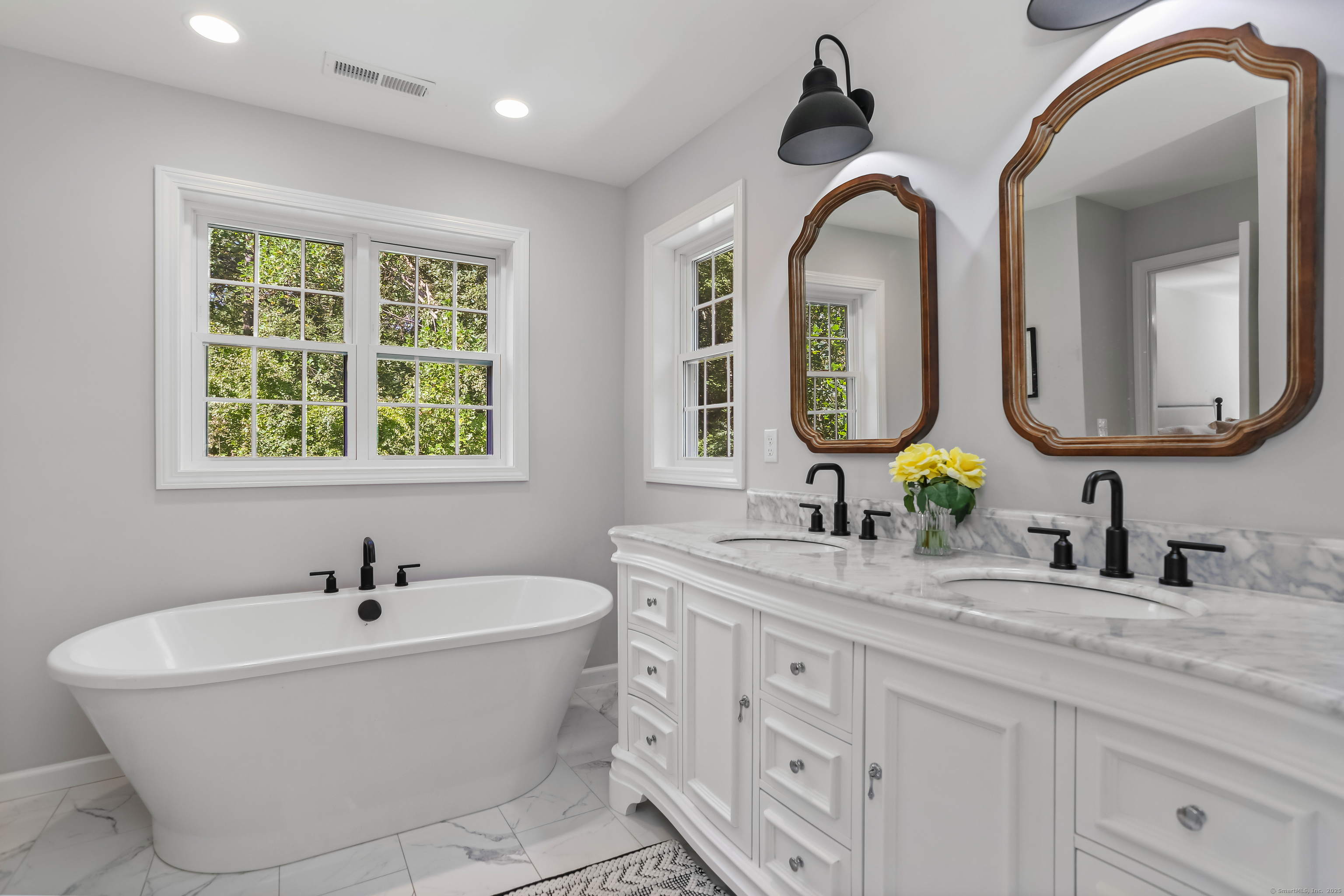 Shelton, Connecticut, 06484, United States, 4 Bedrooms Bedrooms, ,3 BathroomsBathrooms,Residential,For Sale,1939278