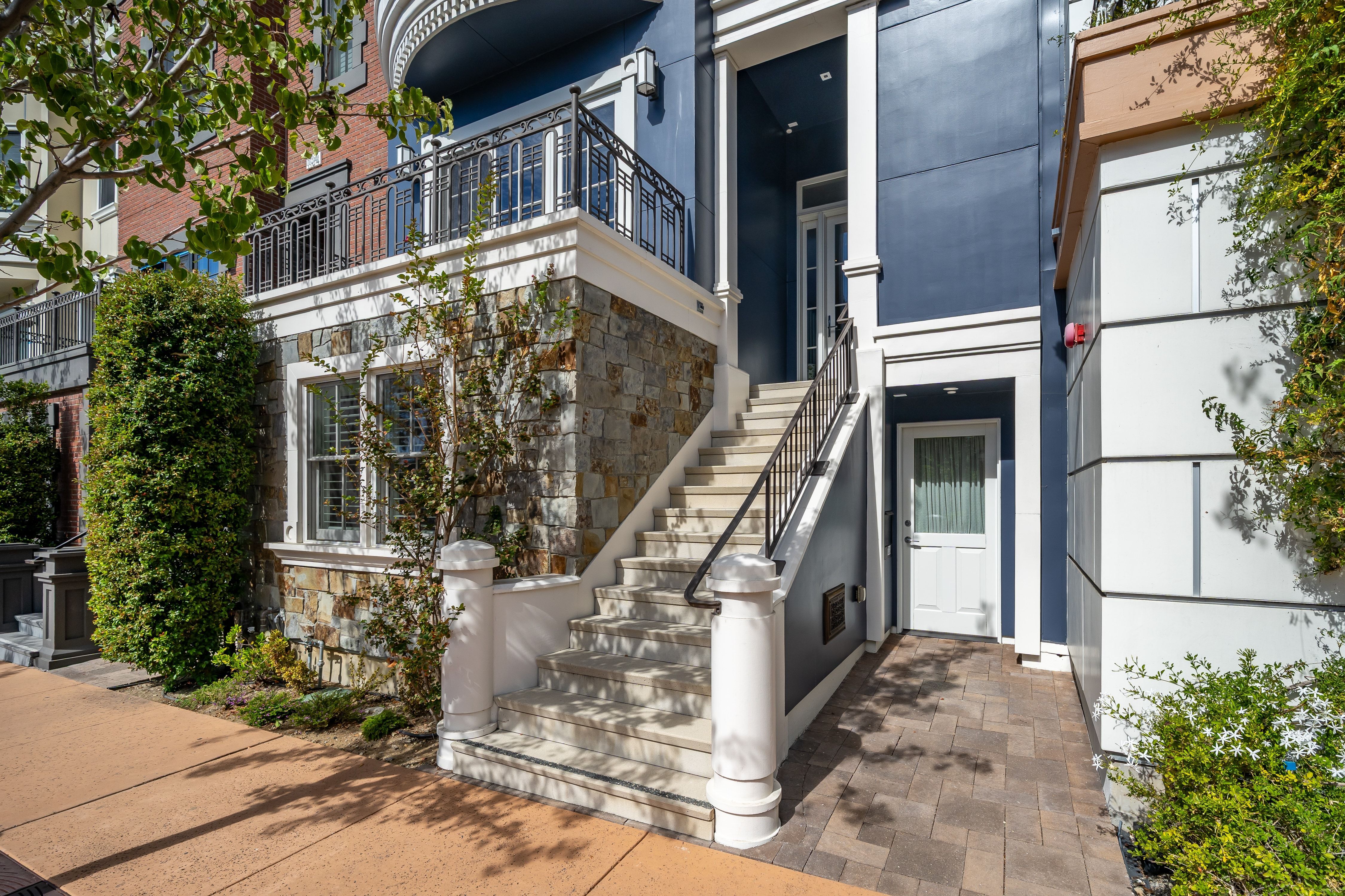  Classic Brownstone Architecture Meets Sophisticated Contemporary Living - 物件實景