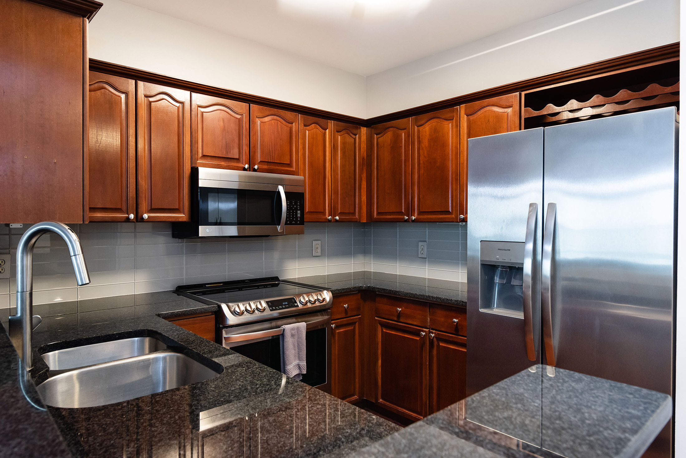  Spacious Corner Unit Condo in Resort-Style Community - 物件實景