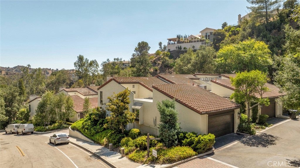 Glendale, California, 91206, United States, 2 Bedrooms Bedrooms, ,3 BathroomsBathrooms,Residential,For Sale,1941682