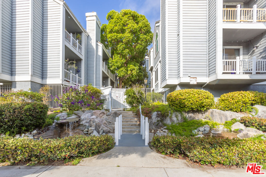 Playa Del Rey, California, 90293, United States, 1 Bedroom Bedrooms, ,1 BathroomBathrooms,Residential,For Sale,1940076