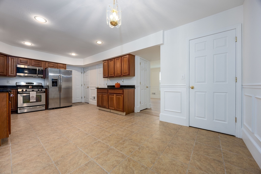 Billerica, Massachusetts, 01862, United States, 3 Bedrooms Bedrooms, ,3 BathroomsBathrooms,Residential,For Sale,1974390