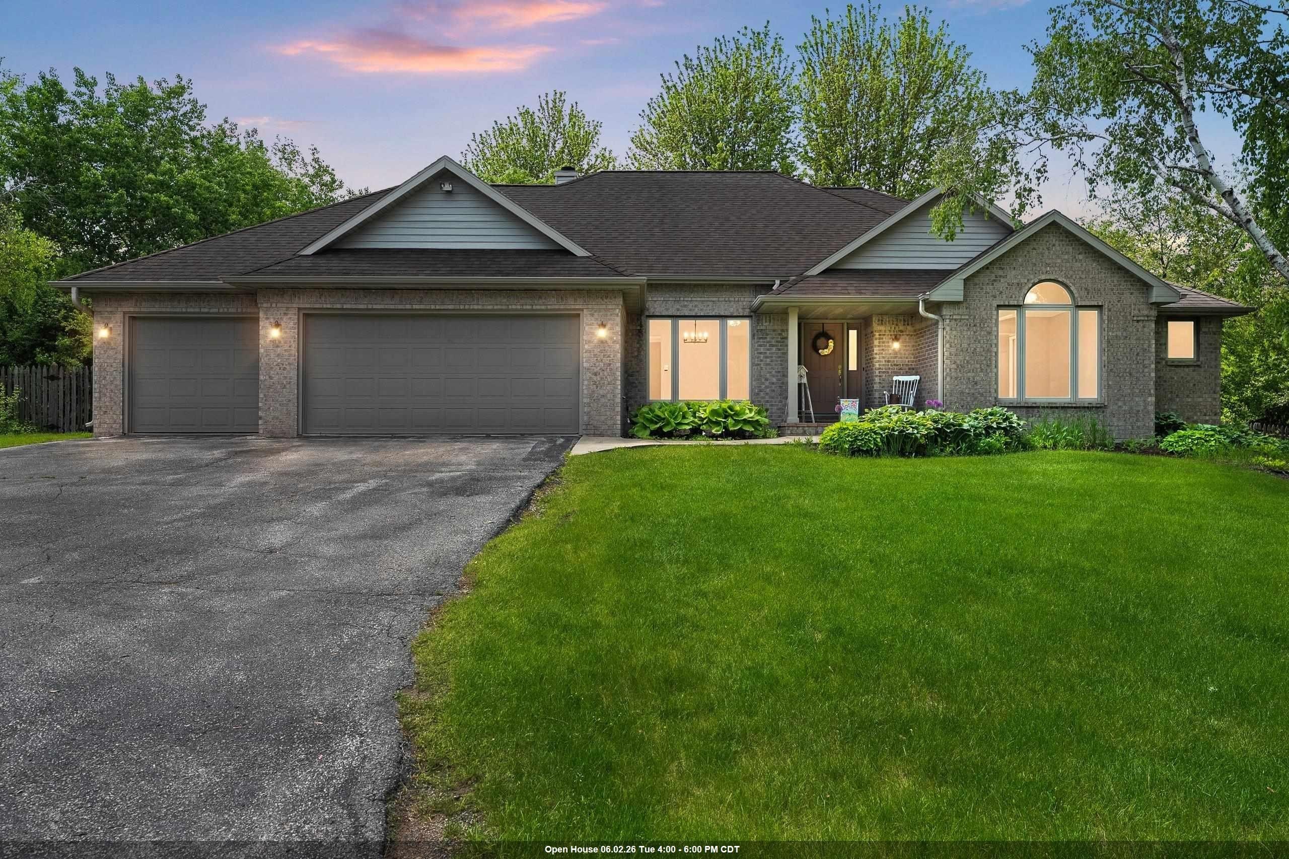 DE PERE, Wisconsin, 54115-9240, United States, 4 Bedrooms Bedrooms, ,4 BathroomsBathrooms,Residential,For Sale,2048017
