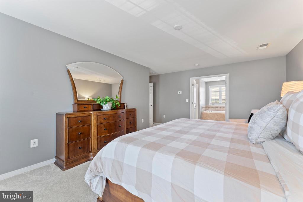 Stafford, Virginia, 22554, United States, 5 Bedrooms Bedrooms, ,4 BathroomsBathrooms,Residential,For Sale,1934341