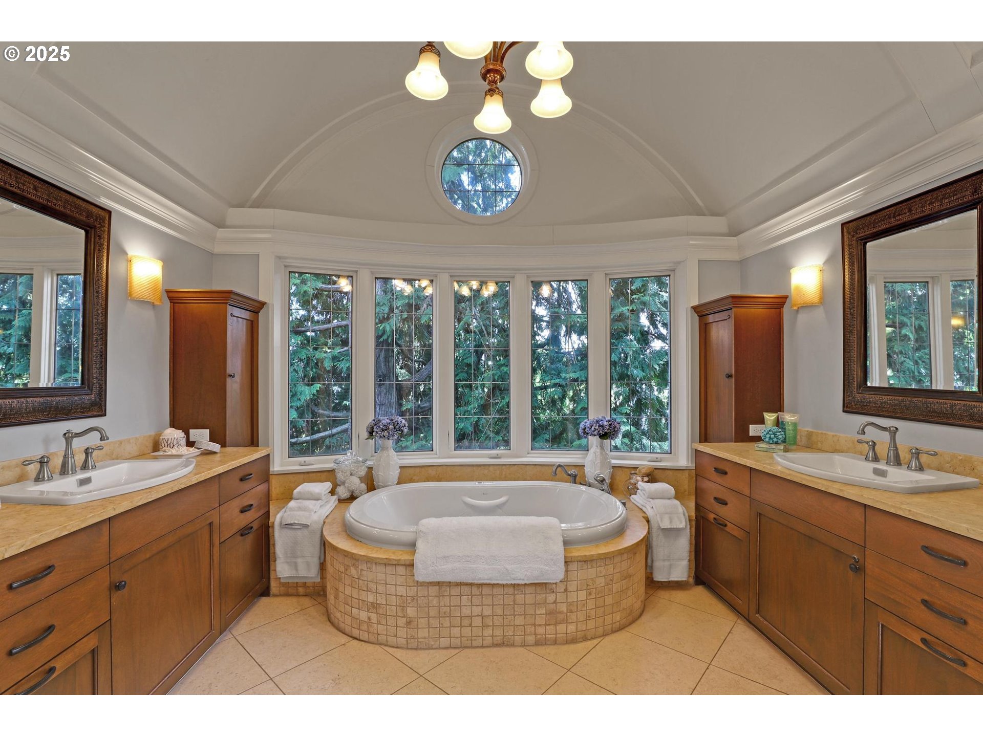 Portland, Oregon, 97205, United States, 4 Bedrooms Bedrooms, ,4 BathroomsBathrooms,Residential,For Sale,1795097