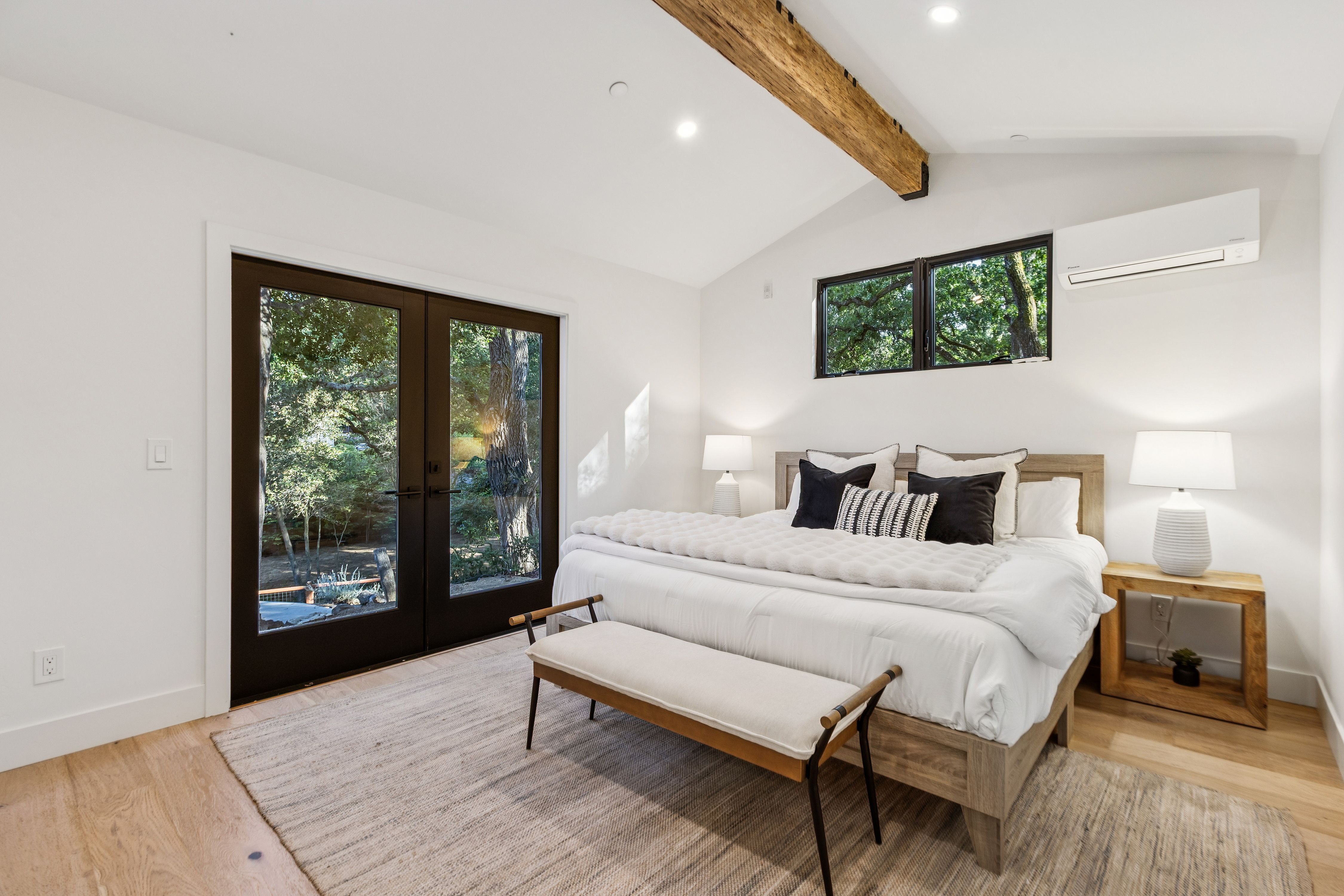  Private Gated Sanctuary With Expansive Outdoor Living - 物件實景