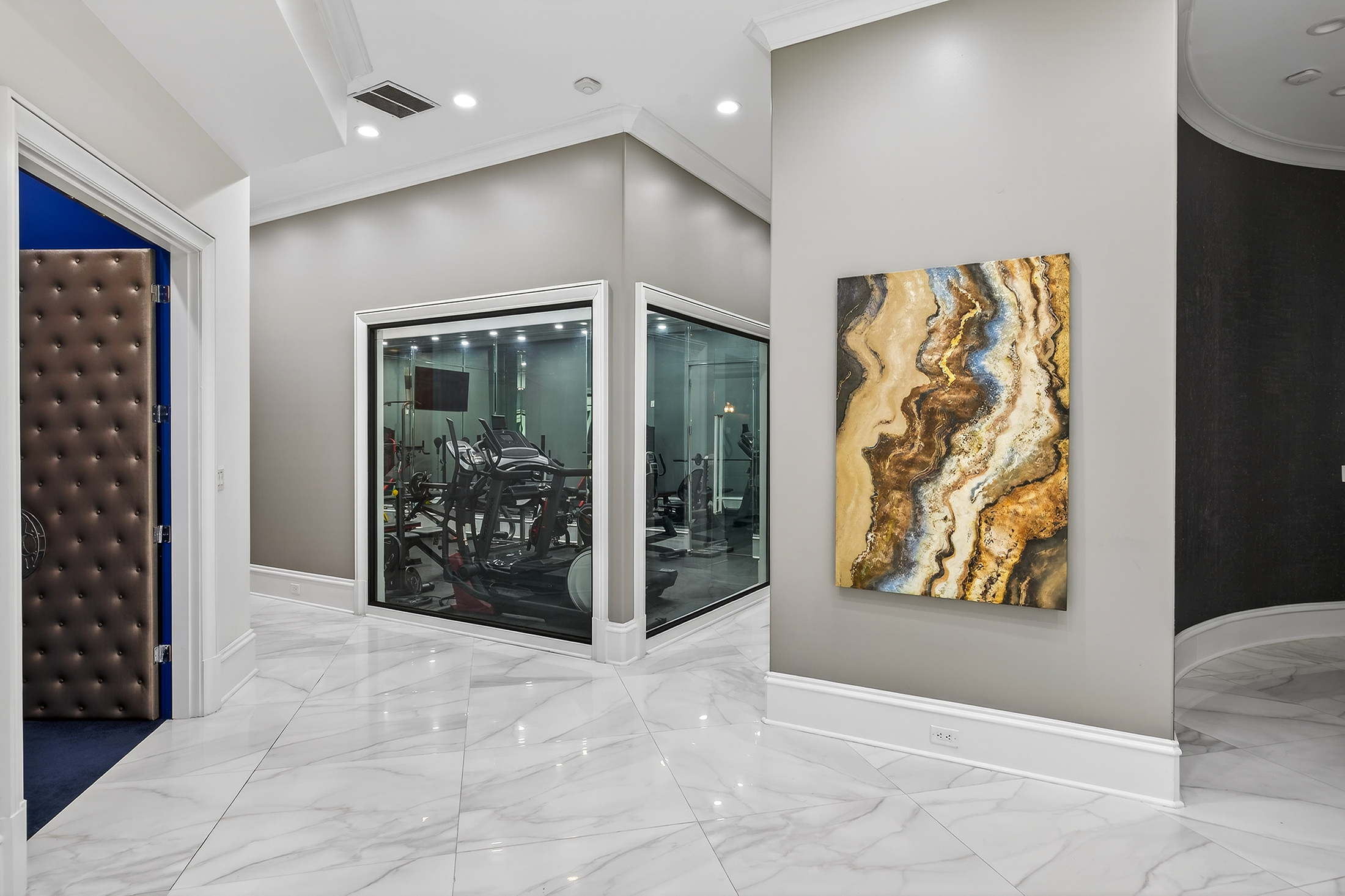 Exceptional Gated Estate with Resort-caliber Grounds - 物件實景