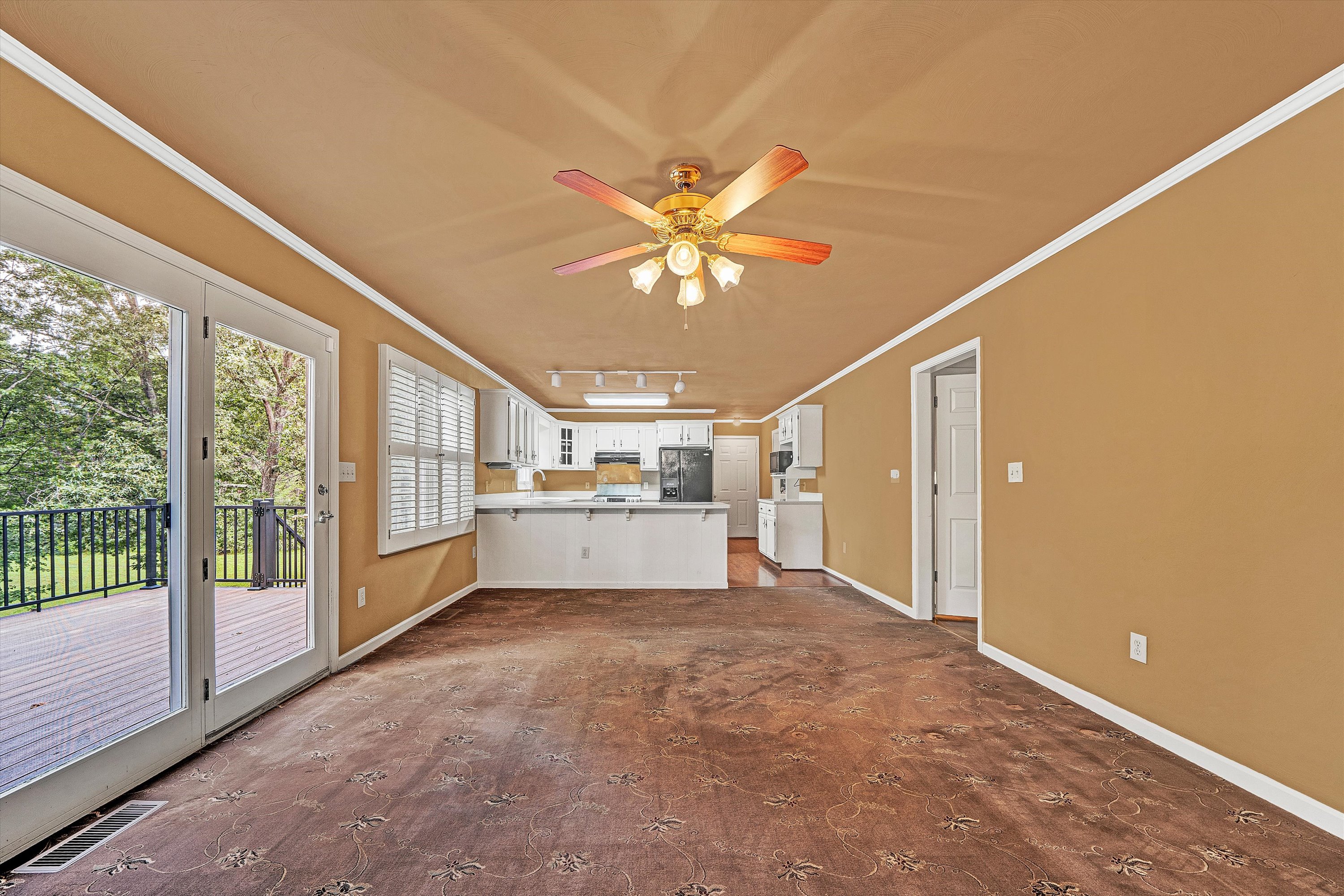 Bedford, Virginia, 24523, United States, 4 Bedrooms Bedrooms, ,4 BathroomsBathrooms,Residential,For Sale,1914324