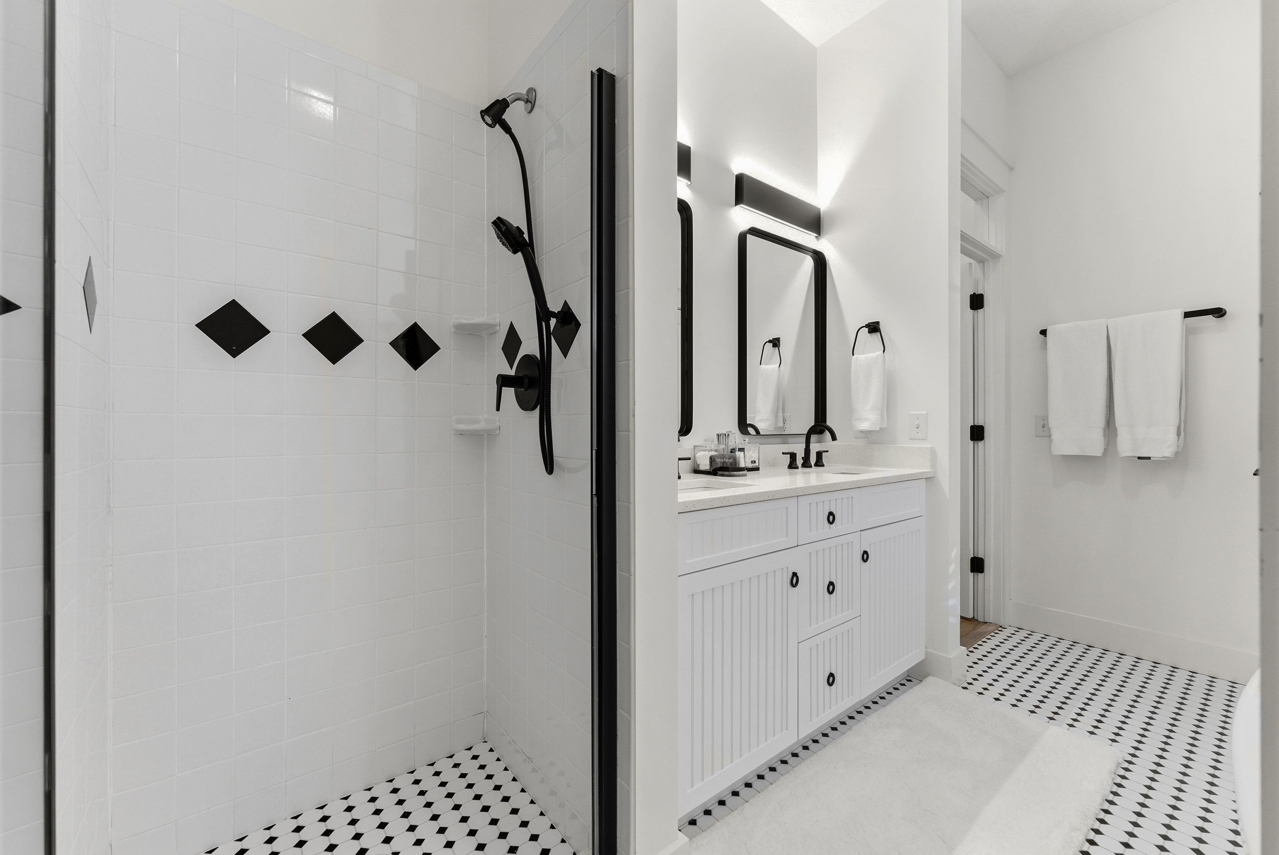  Single Story Home Located on Private Street with Deeded Beach Access - 物件實景