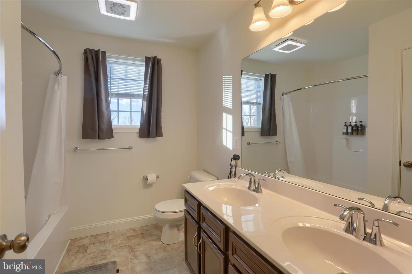 Etters, Pennsylvania, 17319, United States, 5 Bedrooms Bedrooms, ,4 BathroomsBathrooms,Residential,For Sale,1992939