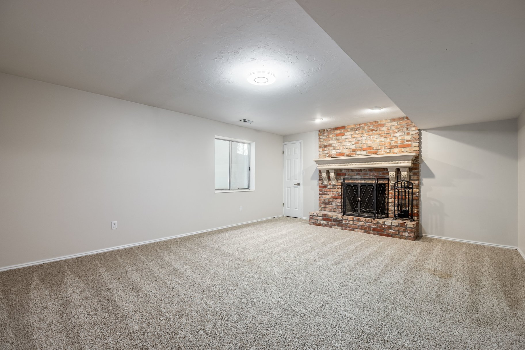  Updated Sandy Home With One of a Kind Location With Unobstructed Mountain Views - 物件實景