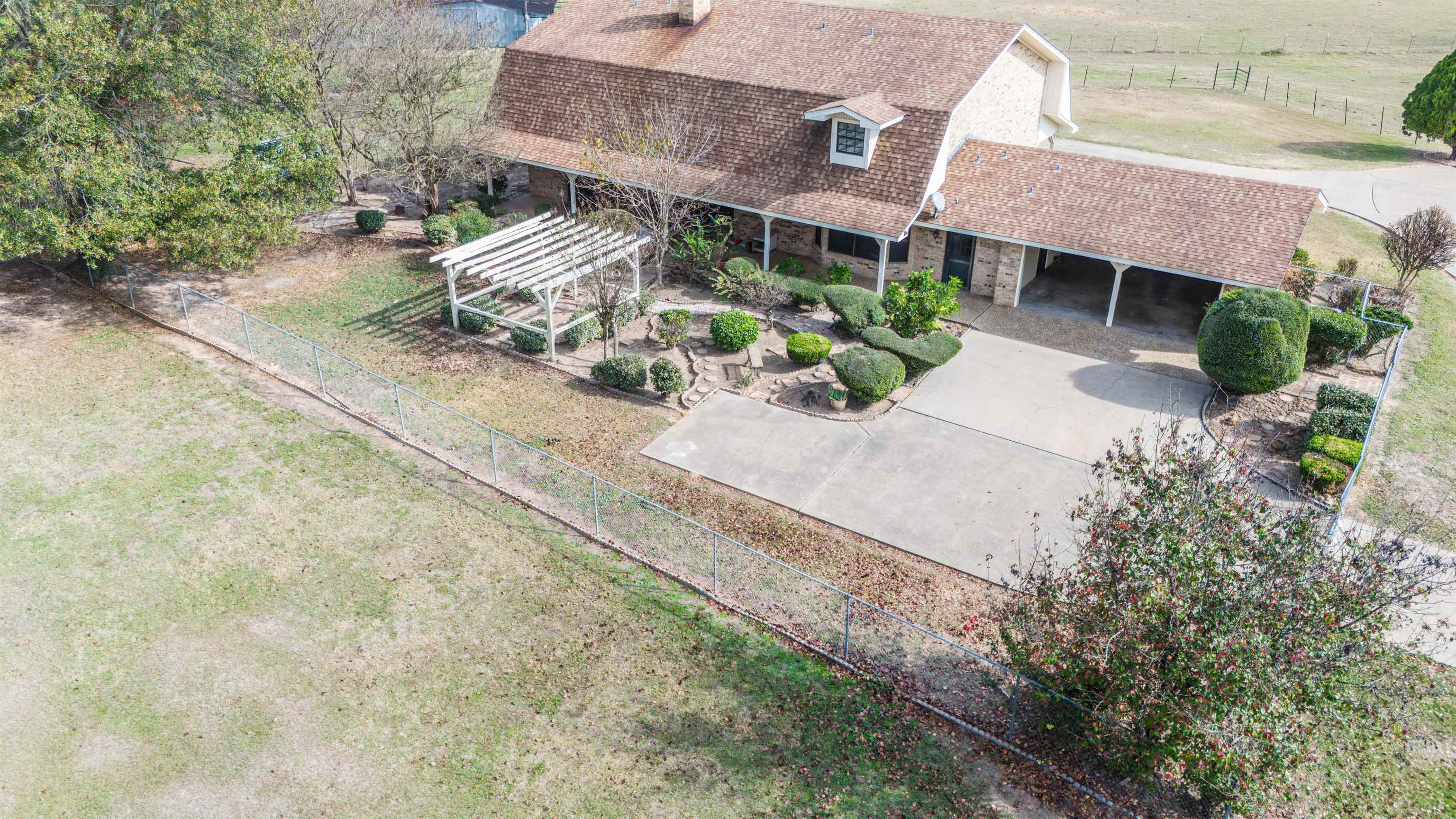 Marshall, Texas, 75670, United States, 5 Bedrooms Bedrooms, ,4 BathroomsBathrooms,Residential,For Sale,1996423