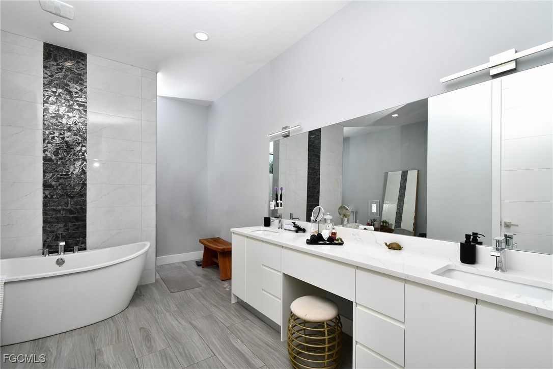 Cape Coral, Florida, 33993, United States, 3 Bedrooms Bedrooms, ,3 BathroomsBathrooms,Residential,For Sale,1976235