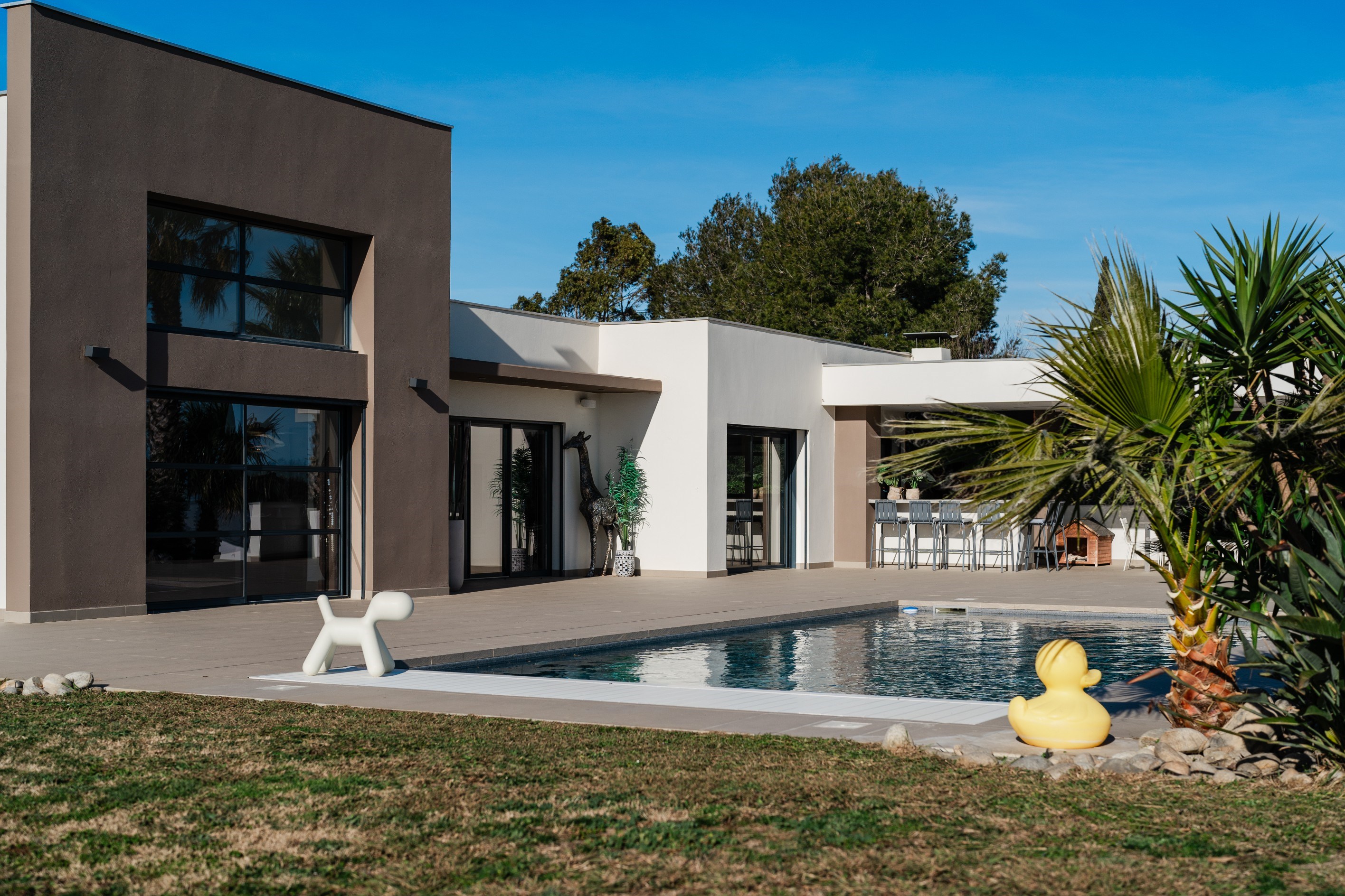  Exceptional contemporary single-storey home with pool - 物件實景