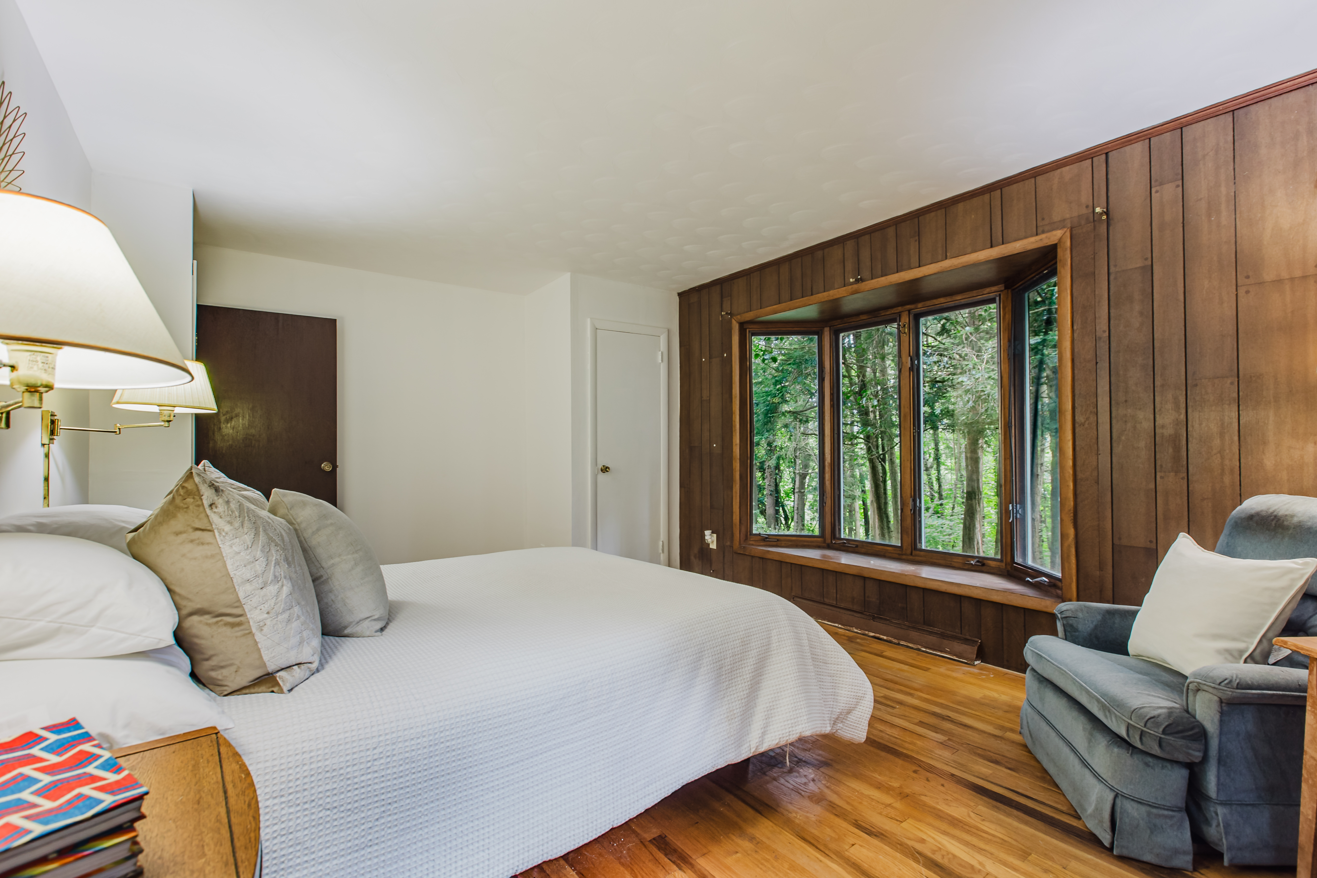  Five Bedroom Home Tucked Away  at the End of a Private Road - 物件實景