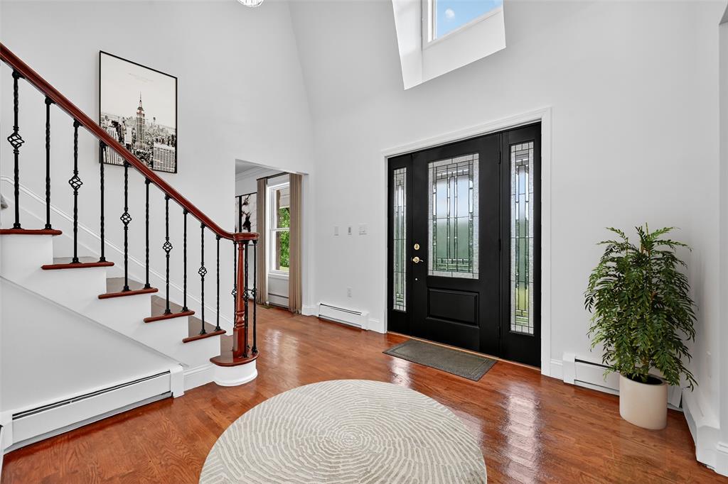 Warwick, New York, 10990, United States, 5 Bedrooms Bedrooms, ,4 BathroomsBathrooms,Residential,For Sale,1981547