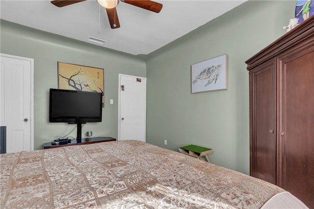 Huntington Park, California, 90255, United States, 4 Bedrooms Bedrooms, ,Residential,For Sale,1987109