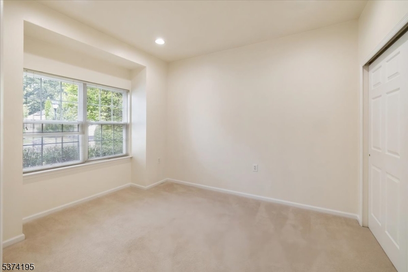 Franklin Twp., New Jersey, 08873, United States, 3 Bedrooms Bedrooms, ,2 BathroomsBathrooms,Residential,For Sale,1908431