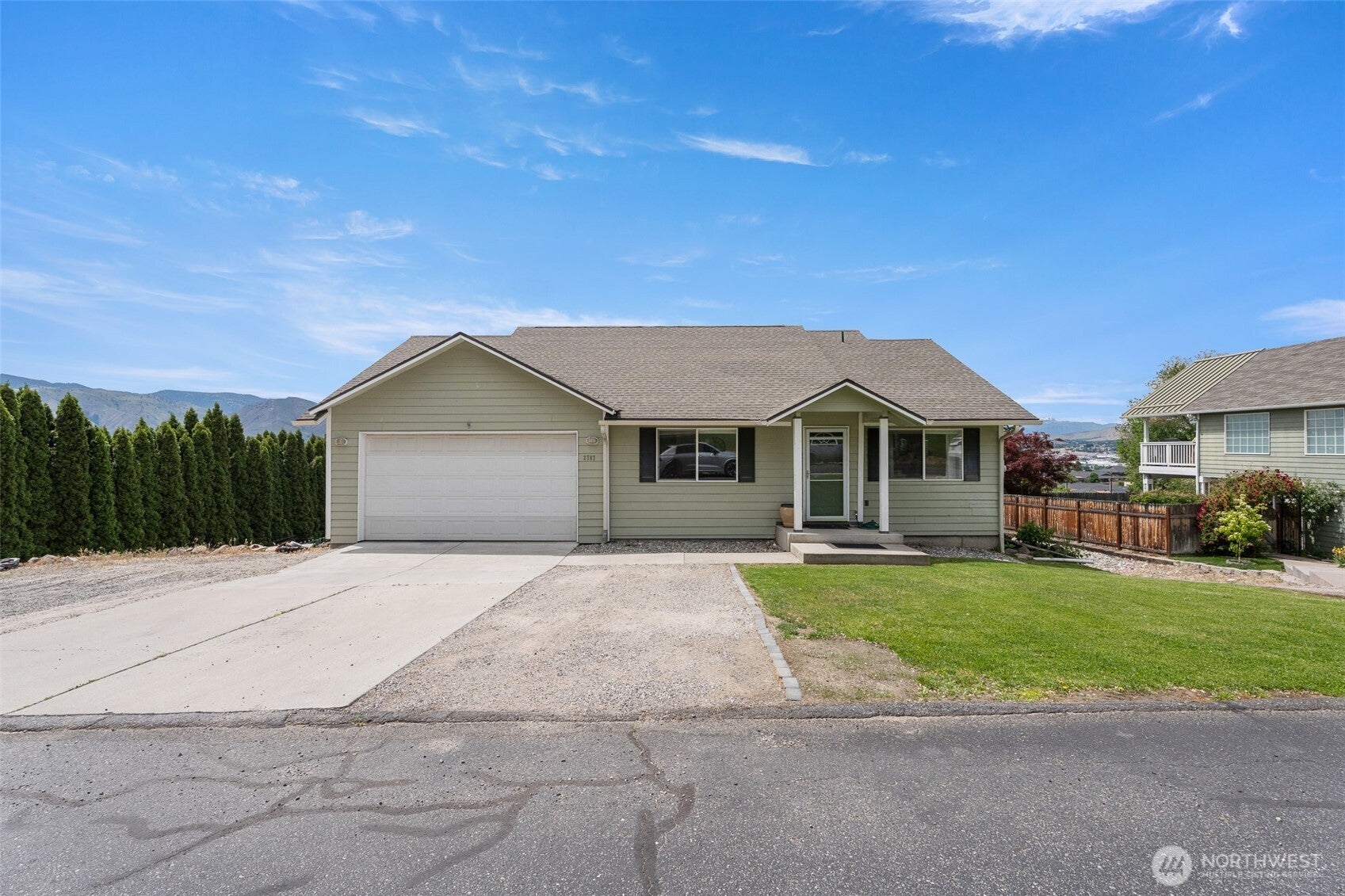 East Wenatchee, Washington, 98802, United States, 4 Bedrooms Bedrooms, ,3 BathroomsBathrooms,Residential,For Sale,1818784