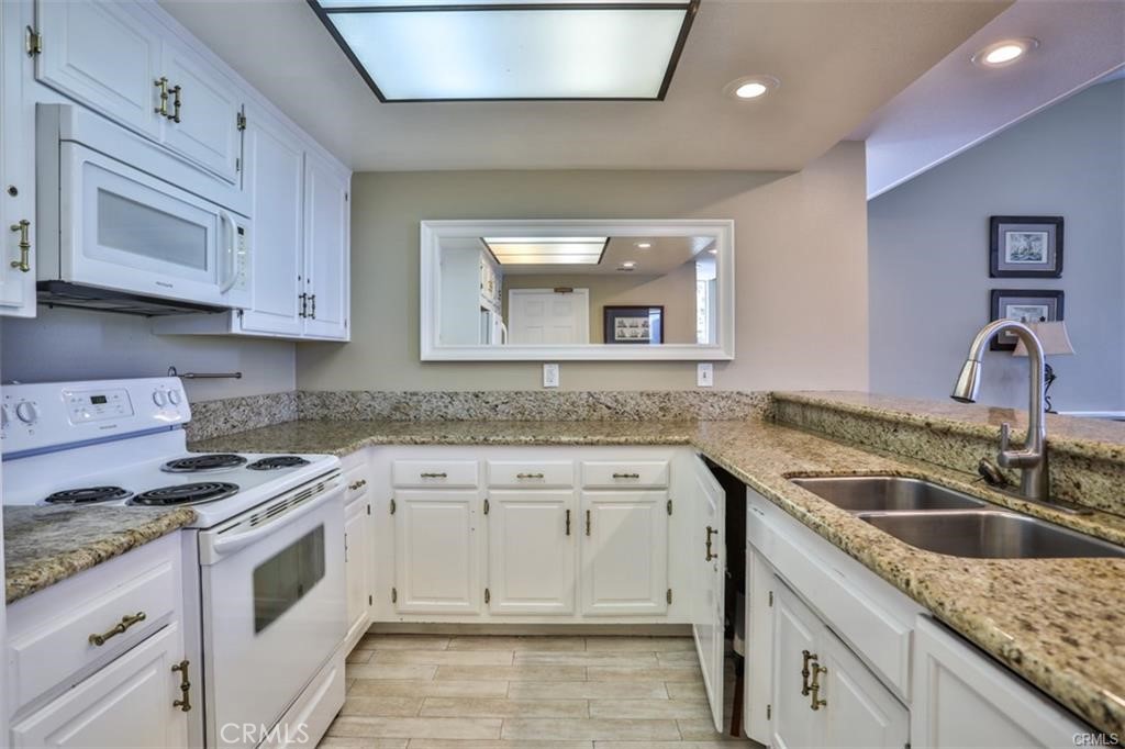 Long Beach, California, 90803, United States, 2 Bedrooms Bedrooms, ,3 BathroomsBathrooms,Residential,For Sale,1917947