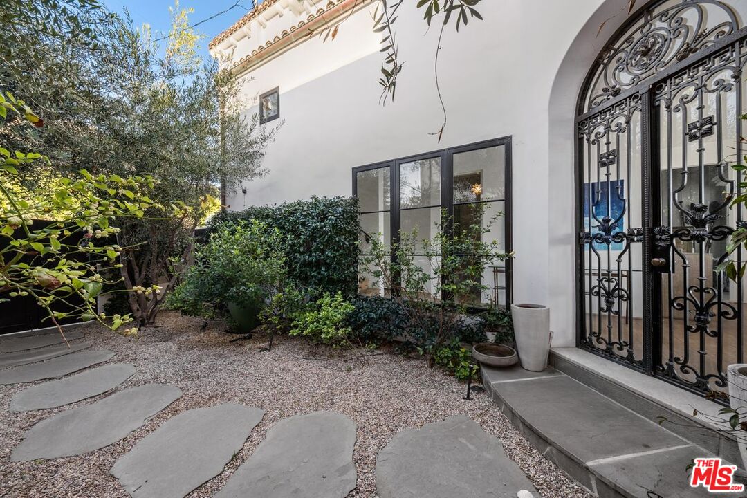 Malibu, California, 90265, United States, 3 Bedrooms Bedrooms, ,3 BathroomsBathrooms,Residential,For Sale,1918714