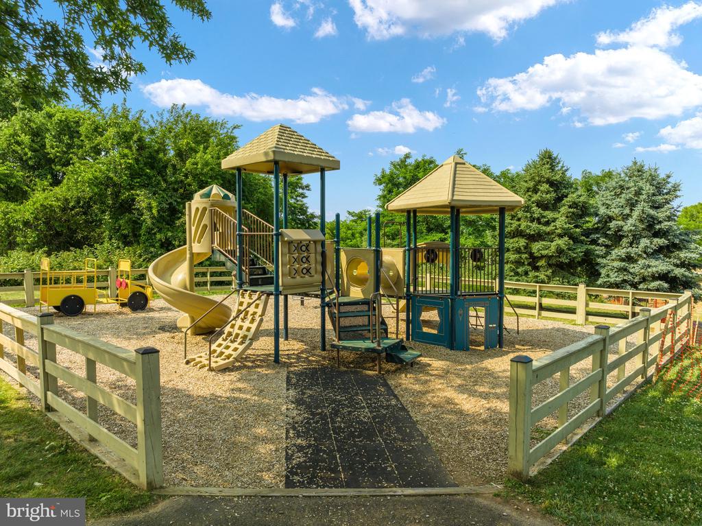 Leesburg, Virginia, 20176, United States, 6 Bedrooms Bedrooms, ,3 BathroomsBathrooms,Residential,For Sale,1979496