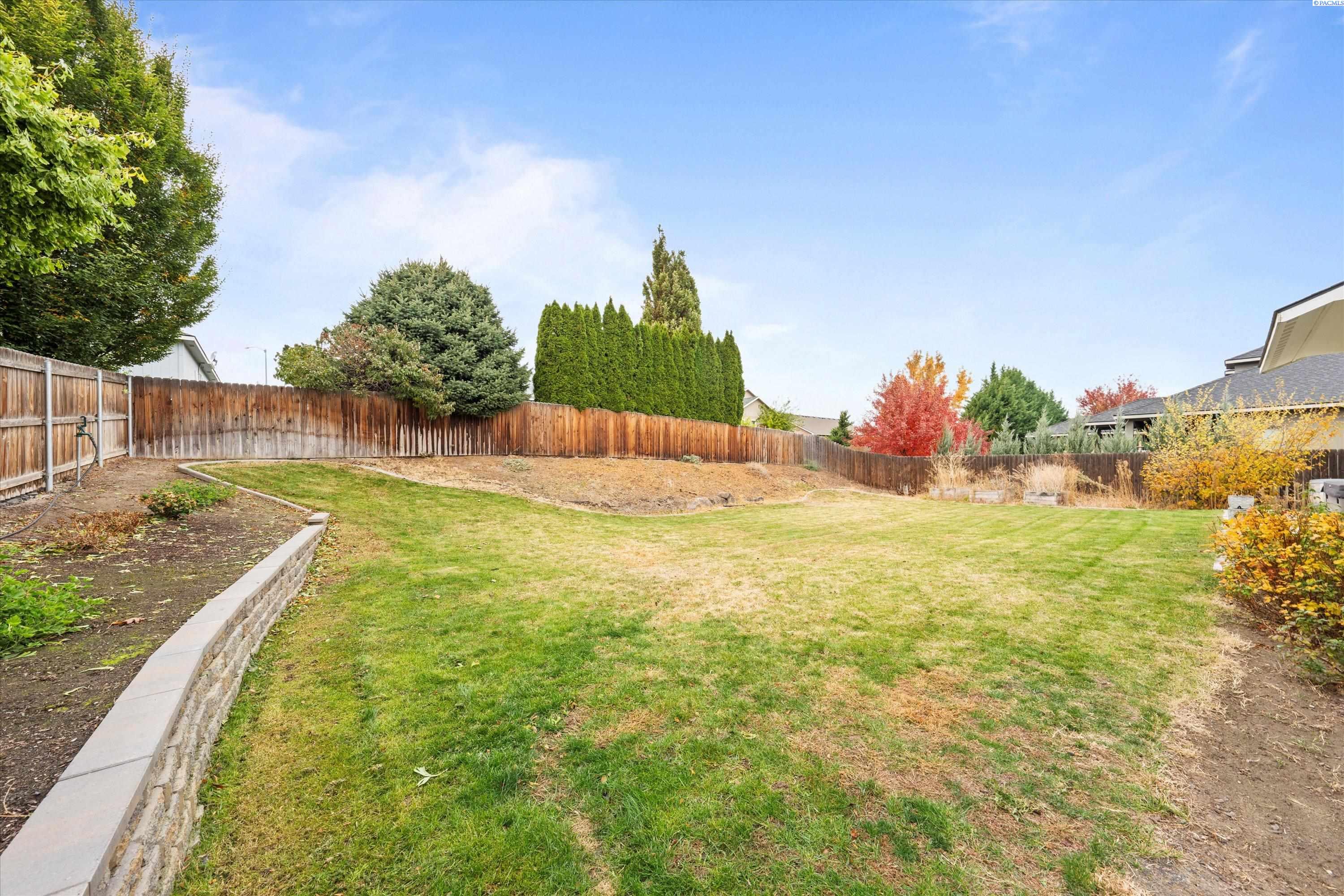 Richland, Washington, 99352, United States, 5 Bedrooms Bedrooms, ,3 BathroomsBathrooms,Residential,For Sale,1987518