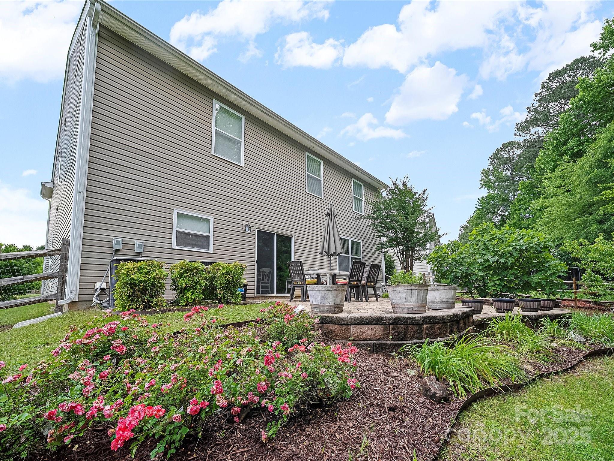 Matthews, North Carolina, 28105, United States, 4 Bedrooms Bedrooms, ,3 BathroomsBathrooms,Residential,For Sale,1865388