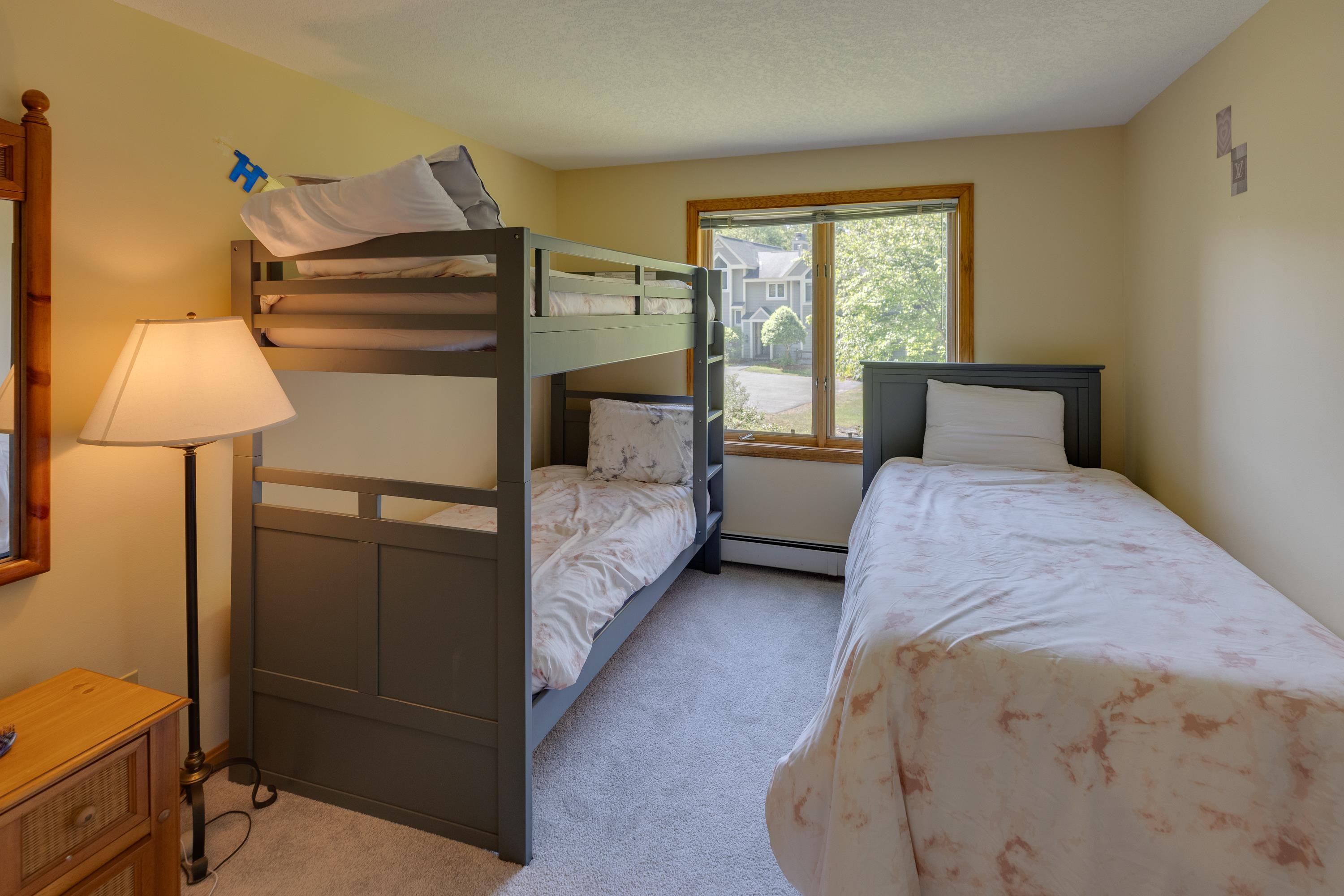 Lincoln, New Hampshire, 03251, United States, 4 Bedrooms Bedrooms, ,4 BathroomsBathrooms,Residential,For Sale,1991749