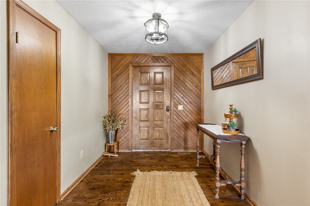 Compton, Arkansas, 72624, United States, 5 Bedrooms Bedrooms, ,3 BathroomsBathrooms,Residential,For Sale,1805954
