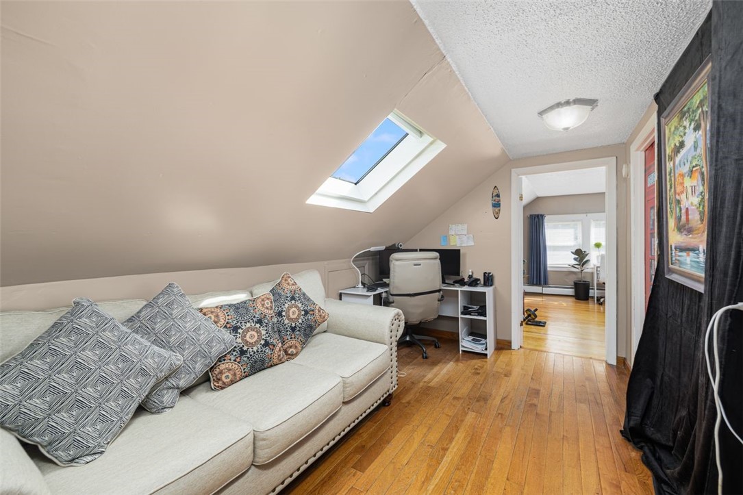 Cranston, Rhode Island, 02910, United States, 3 Bedrooms Bedrooms, ,3 BathroomsBathrooms,Residential,For Sale,1969292