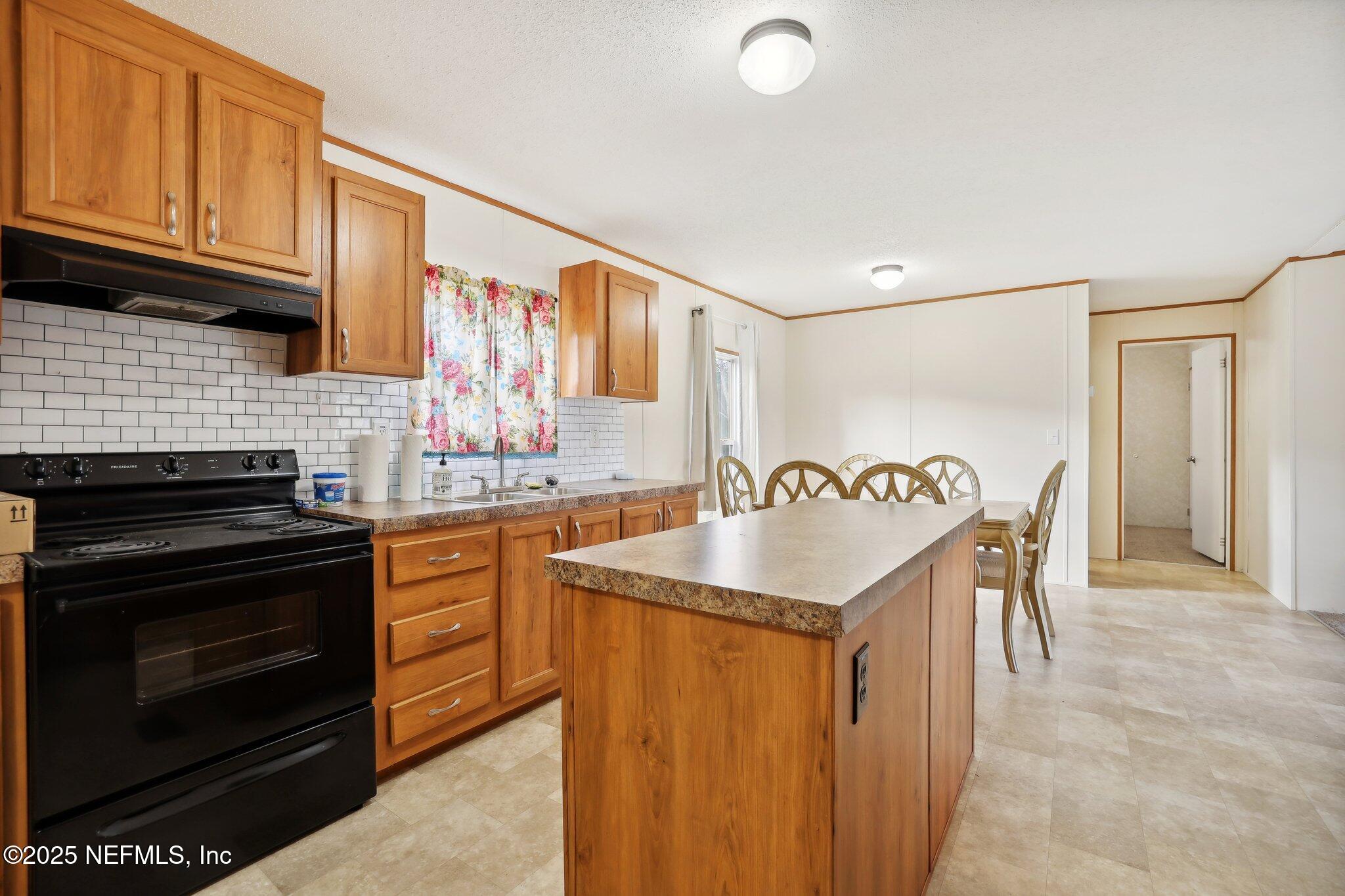 Jacksonville, Florida, 32219, United States, 6 Bedrooms Bedrooms, ,4 BathroomsBathrooms,Residential,For Sale,1908574