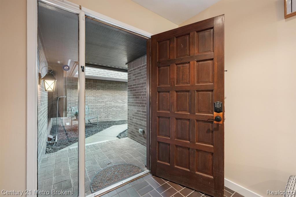 Grand Blanc, Michigan, 48439, United States, 3 Bedrooms Bedrooms, ,5 BathroomsBathrooms,Residential,For Sale,1986103