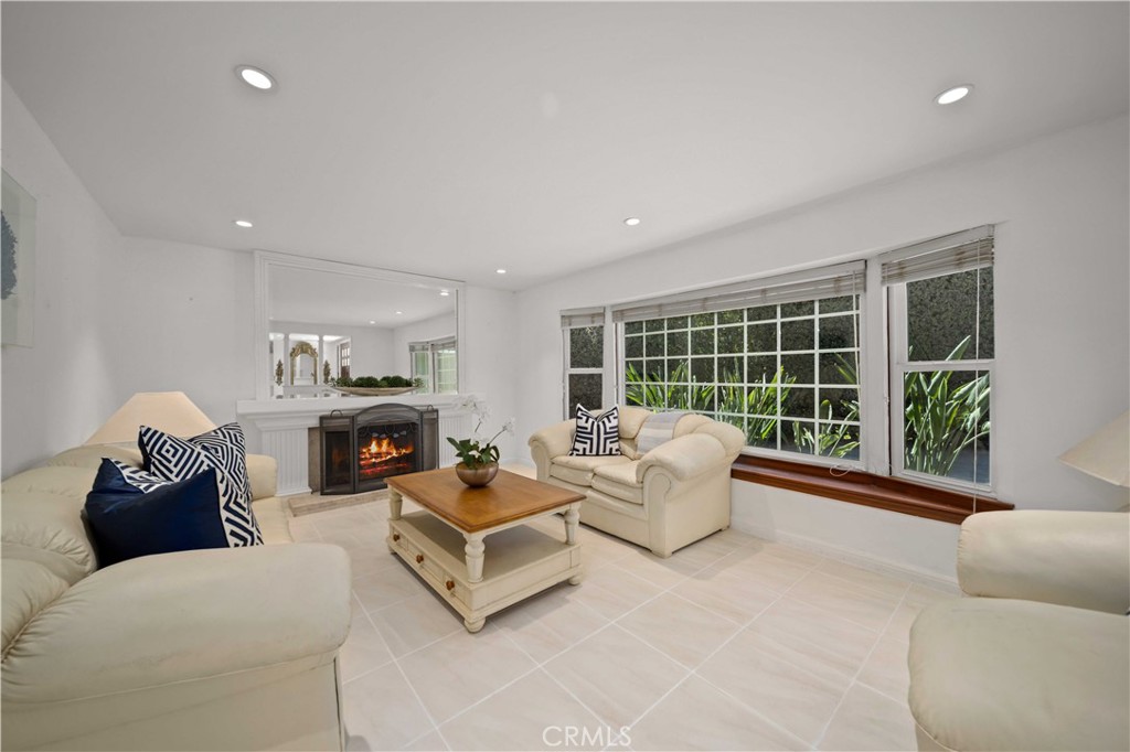 Newhall, California, 91321, United States, 5 Bedrooms Bedrooms, ,4 BathroomsBathrooms,Residential,For Sale,1940368