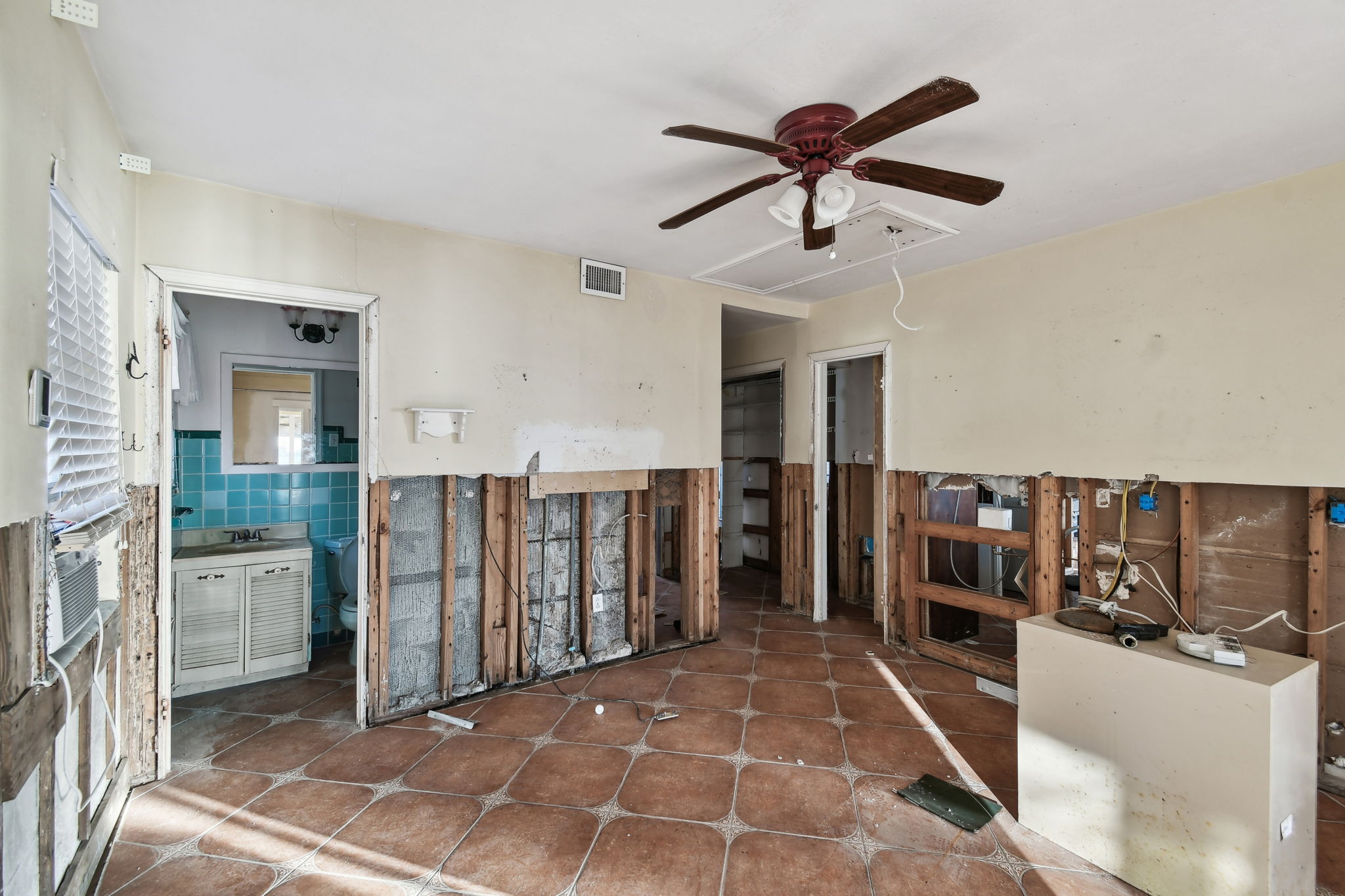 Clearwater, Florida, 33755, United States, 3 Bedrooms Bedrooms, ,2 BathroomsBathrooms,Residential,For Sale,1980754