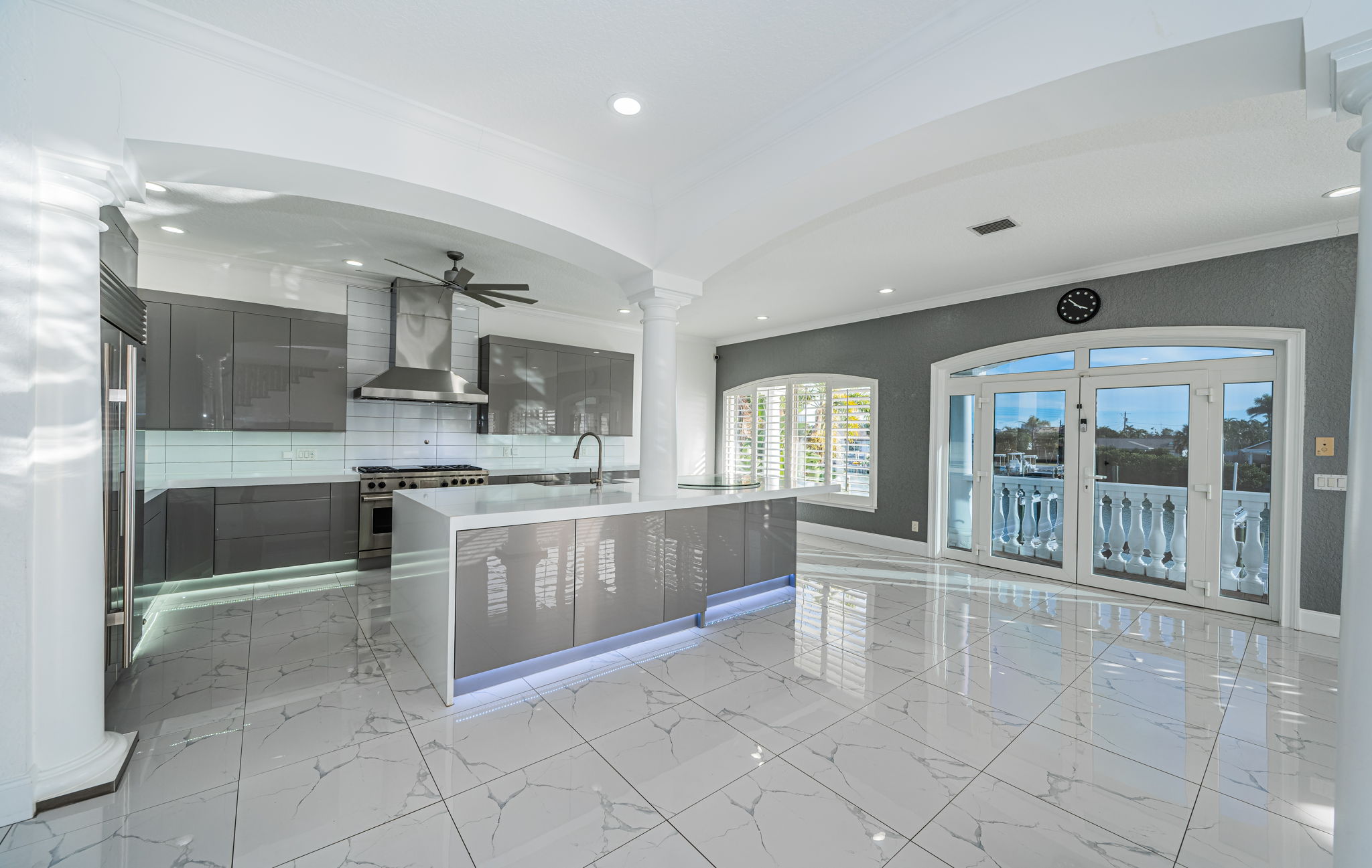 St Petersburg, Florida, 33707, United States, 4 Bedrooms Bedrooms, ,3 BathroomsBathrooms,Residential,For Sale,1992370