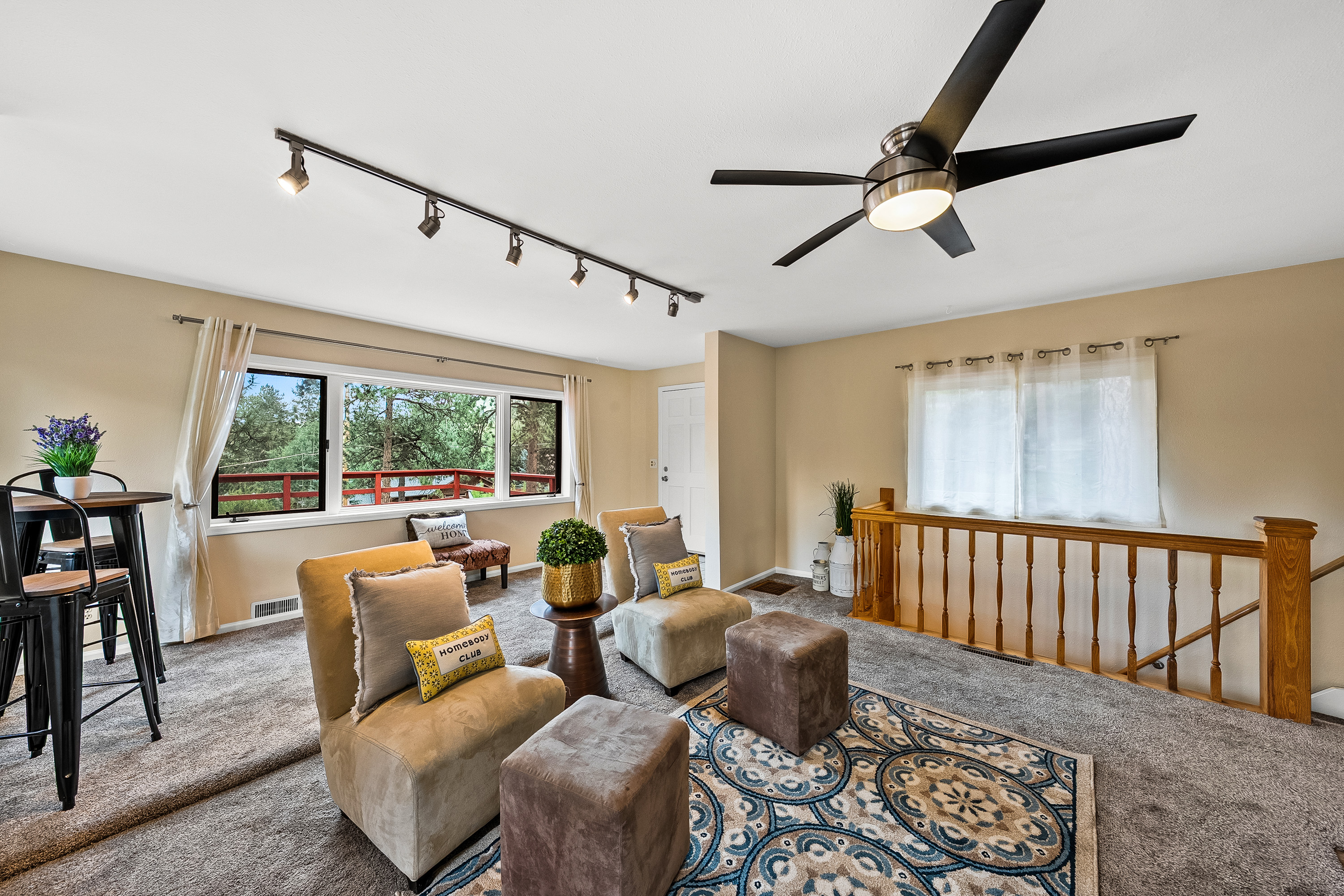  Rare Opportunity to Own 2 Homes Just Steps Away from Coveted Evergreen Lake - 物件實景