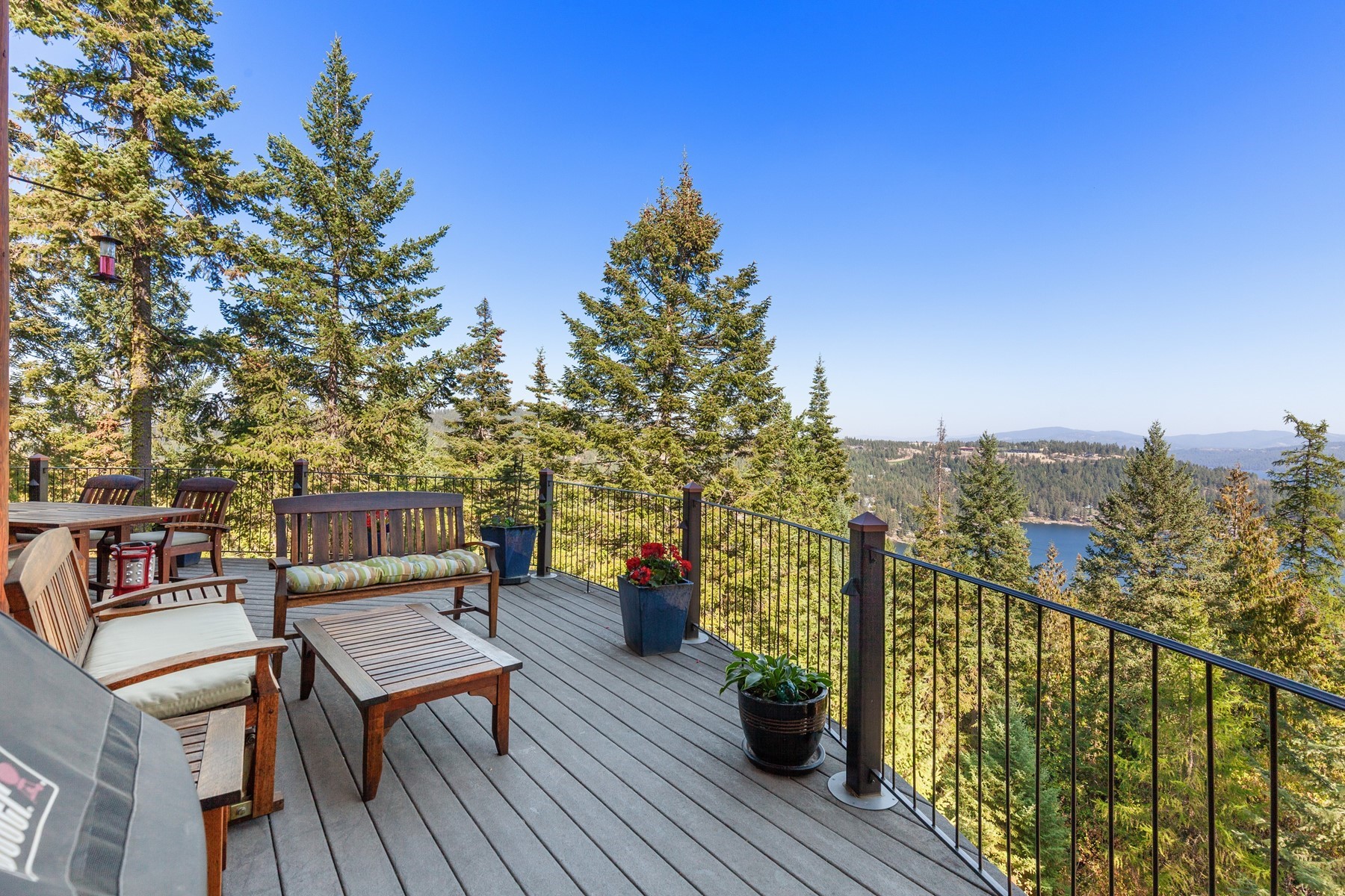  Log Estate overlooking Lake Coeur d
