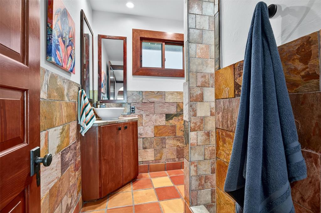 Pottsboro, Texas, 75076, United States, 4 Bedrooms Bedrooms, ,3 BathroomsBathrooms,Residential,For Sale,1974210